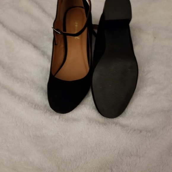 Shoes - Picture 3 of 4